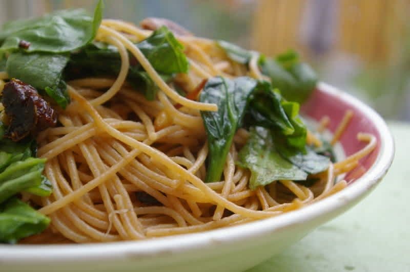 Lemon Linguine With Spinach and Crispy Prosciutto